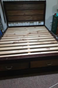 Queen size bed with double drawers and mattress