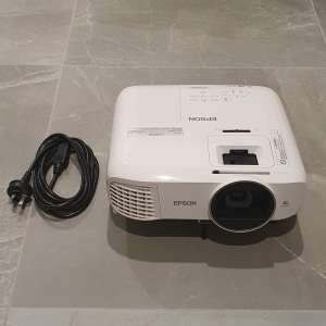 Epson EH-TW5600 LCD Full HD 1080p 2500 Lumens Home Theatre Projector
