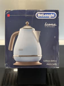 Delonghi Icona Vintage Blue Kettle - new in box