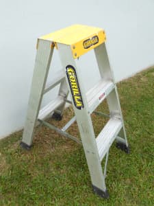 GORILLA INDUSTRIAL Double Sided Step Ladder
