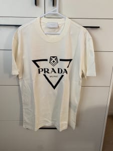 Prada men white T-shirt size Large