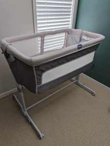 Chicco Next2Me Dream Crib, Baby Bassinet - Near New With Bag