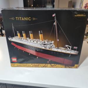 Lego 10294 Titanic Used. All boxes and manuals included.