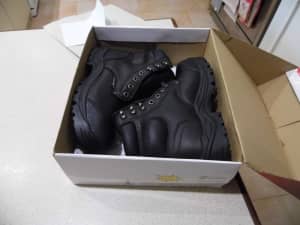 work boots size 6 new still box no laces