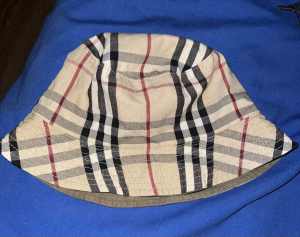 Men’s Reversible Burberry Bucket Hat - Size M