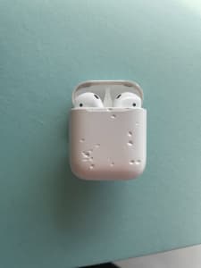 Apple AirPods Series 1 with Wireless Charging Case