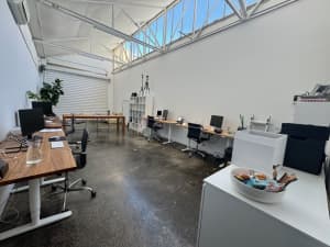 BRIGHT OFFICE AND WORKPLACE STUDIO WITH 24-7 ACCESS