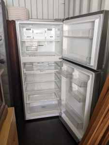 LG 441L fridge/freezer