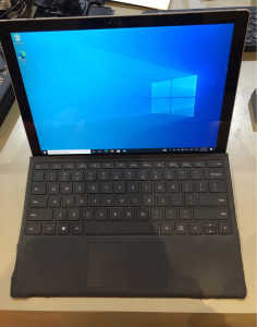 surface pro 4 128GB with smart keyboard and charger