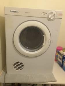 Simpson 4kg clothes dryer in very clean working condition.
