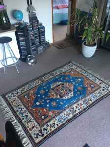 PERSIAN RUG BEAUTIFUL SOFT LAMBSWOOL EXCELLENT CONDITION.