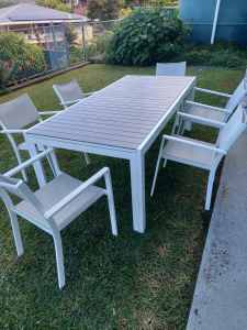 Extendable Outdoor Table Chairs