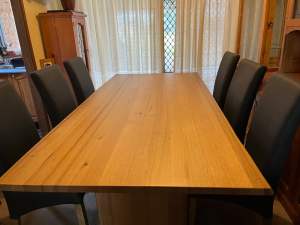 Dining table solid wood and six chairs - MUST GO THIS WEEKEND