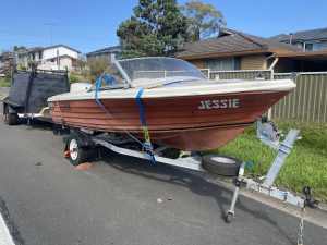Cheap fishing boat Johnson 90hp works well