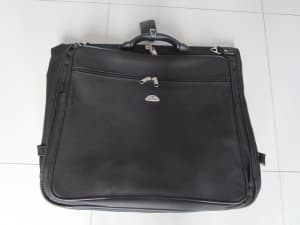 Samsonite Folding Garment Bag in Excellent Clean Used Condition 