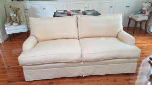 Traditional Sofa, in very good condition - FREE