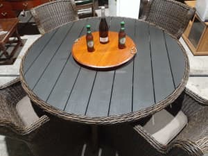 Outdoor Wicker 4 Seater Table & Chairs