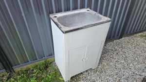 Landry tub / free standing sink with piping