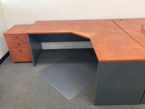 Corner desks & drawers