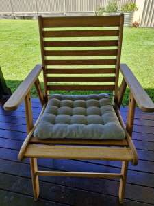 6 x Outdoor wooden chairs with cushions. Used, great condition