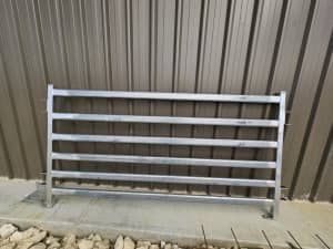 Panel sheep Goat semi Permanent 2m Lengh Pin together 6 oval rails 