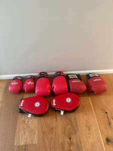Boxing gloves & pads
