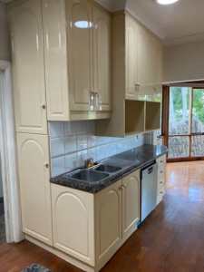 Large kitchen with granite benchtops and all appliances