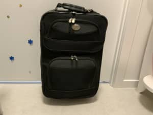 Carry on suit case great condition $20