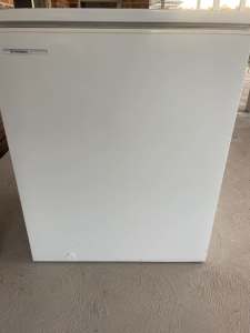 Westinghouse chest freezer 210L