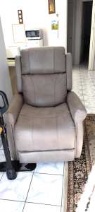 Electric Aspire Raphael Quattro 4 Motor Lift Recline Chair $2,400