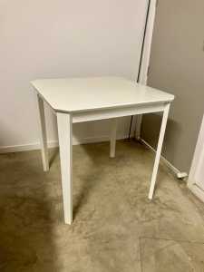 FREE PICK UP EAGLEHAWK MUST GO Small white desk, used, good condition
