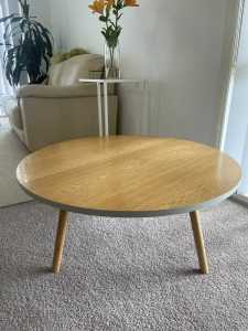 Coffee table(Beautiful rounded wooden)
