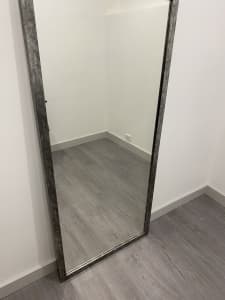 Hairdressing mirrors 