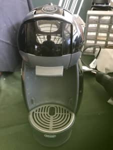 Coffee machine delonghi Dolce Gusto exc condition