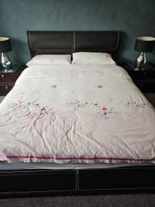 Queen size bed and bedding suite 