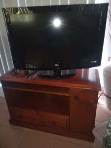 32inch LG Colour Television On Stand 