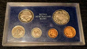 1984 ROYAL AUSTRALIAN MINT PROOF COIN SET IN CASE
