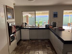 Room in shared house - Rockingham