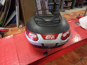 Motorcycle GIVI MAXIA 3 TOP BOX w Luggage Carrier 