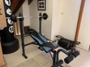 Bench with barbell and 2 dumbbells