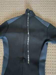 Size medium wetsuit 