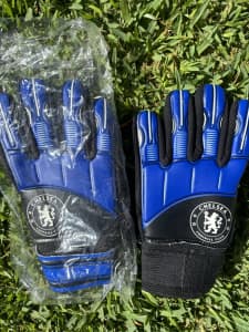 Kids Chelsea FC soccer gloves brand new