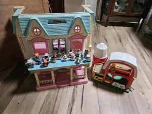 Vintage fisher price doll house plus little people