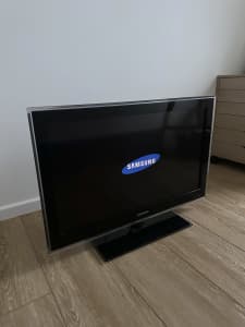Samsung 32 inch TV - Excellent condition