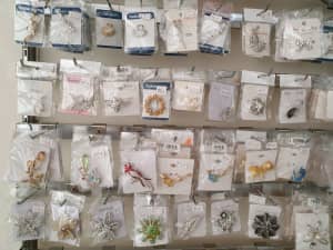 50 Wedding Party Brooches