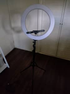Ring light and stand.