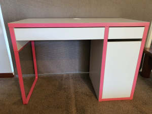 Ikea Micke desk, white pink excellent cond