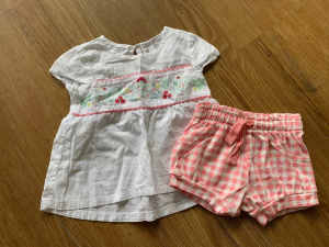 H&M Girls Top & Shorts - Size 00 (3-6m) - Near New