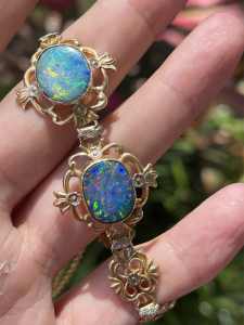 Antique 1920s 9ct gold opal bracelet with floral and leafy design
