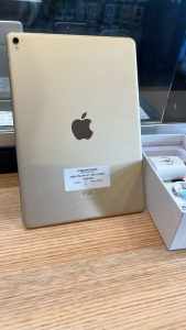 Apple iPad Pro 9.7in 2016 128GB wifi Excellent Condition 12 Months War